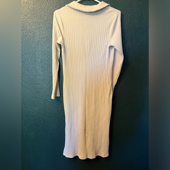 Dress - Picture 3 of 4